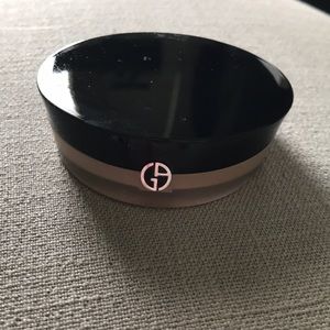 Giorgio Armanani Luminous Silk Powder in 2.